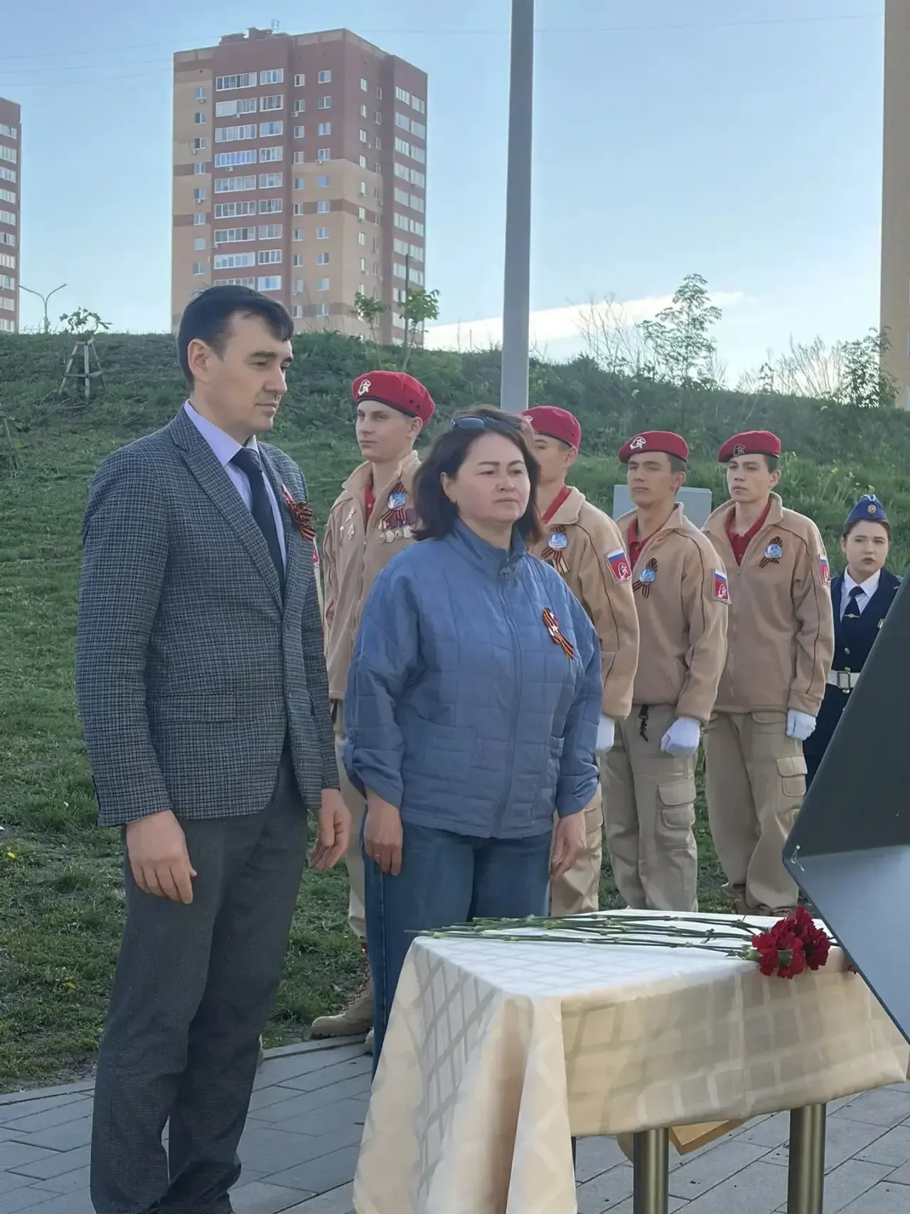9 мая, в День Великой Победы, учащиеся-кадеты нашей школы провели торжественную церемонию возложения