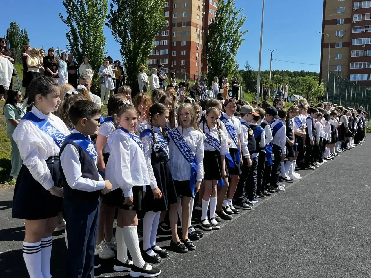 🎓 Выпускной 4 класса - новый этап в жизни!  Вот и настал этот волнительный день — выпускной начально