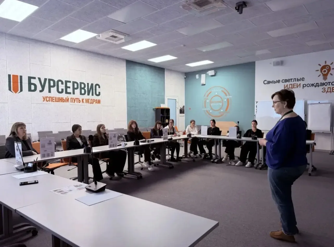 📚 Шаг в будущее: как десятиклассники открывали мир науки и производства Учащиеся 10 «А» и 10 «В» кла