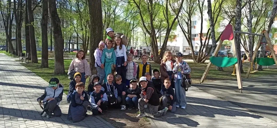 🎭Учащиеся 1б класса побывали в Кукольном театре и посмотрели замечательный спектакль "Волшебник стра