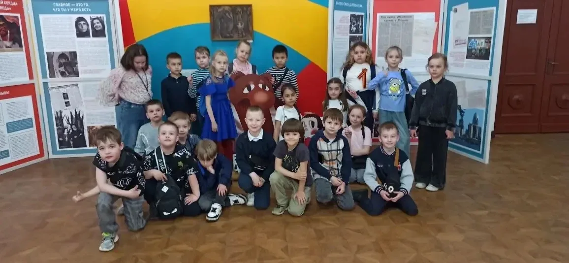 🎭Учащиеся 1б класса побывали в Кукольном театре и посмотрели замечательный спектакль "Волшебник стра