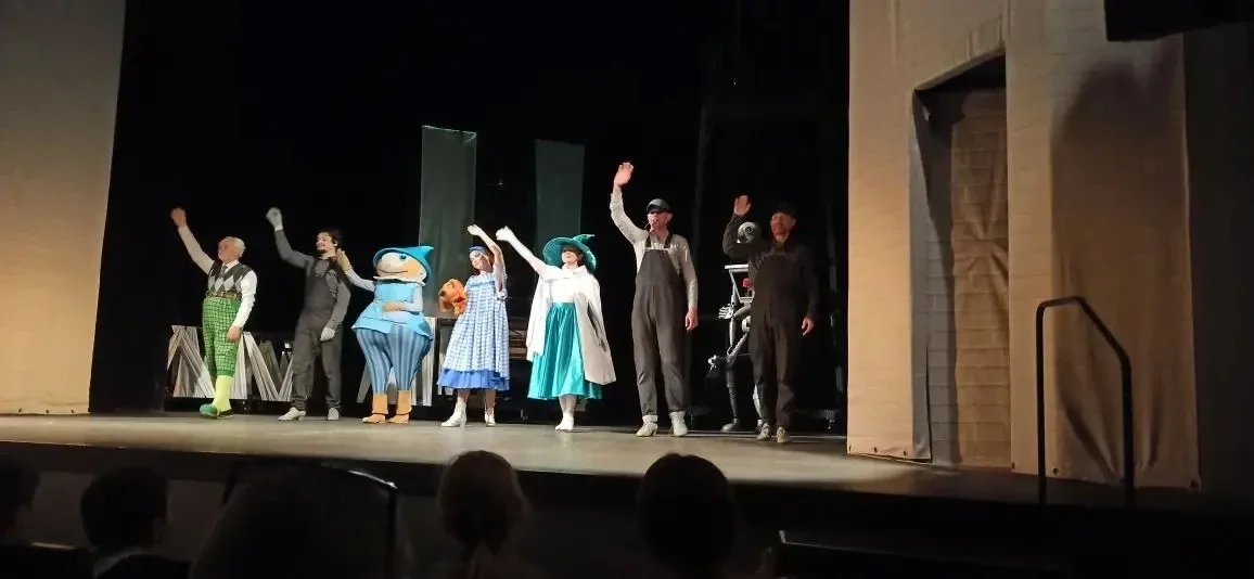 🎭Учащиеся 1б класса побывали в Кукольном театре и посмотрели замечательный спектакль "Волшебник стра