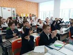 В 4Г классе прошел открытый урок математики для студентов педагогического факультета. С помощью иску