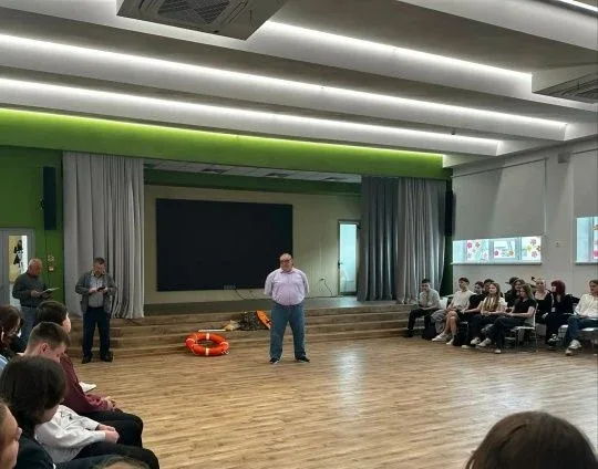 🟢Памятки безопасности! Сегодня в нашем лицее состоялась важная встреча девятиклассников с представит