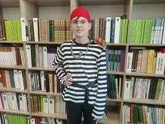Сегодня наш лицей превратился в настоящий корабль с командой отважных пиратов! Ребята облачились в к