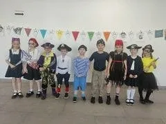 Сегодня наш лицей превратился в настоящий корабль с командой отважных пиратов! Ребята облачились в к