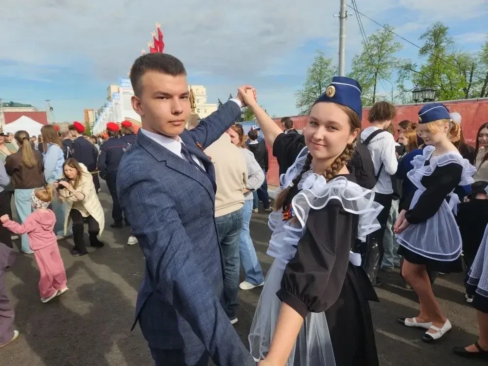 🕊️ Вальс Победы: кружимся в танце, помним сердцем  🎵 Каждое движение — «Спасибо за мир!». Каждый взг