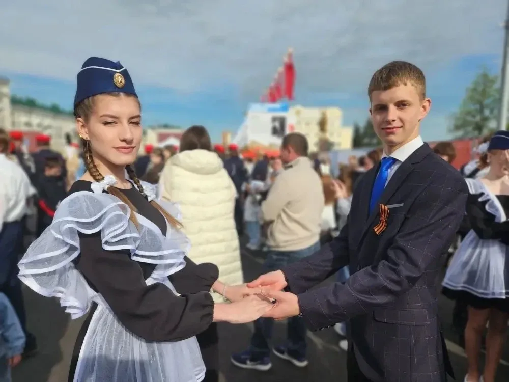 🕊️ Вальс Победы: кружимся в танце, помним сердцем  🎵 Каждое движение — «Спасибо за мир!». Каждый взг