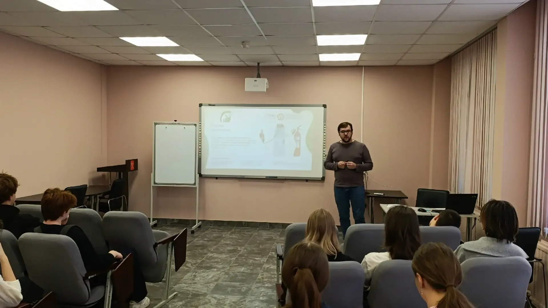 🔥 Апрель в лицее №572 выдался очень насыщенным!  Ученики нашего лицея покоряли олимпиады, встречалис