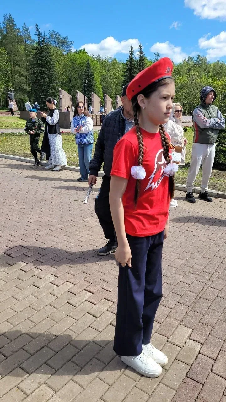 🔥💫9 мая  учащиеся-юнармейцы 6 Б класса  нашей школы под руководством своего классного руководителя С