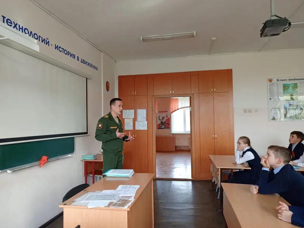 🇷🇺 Живая история. Живой пример.  В преддверии 9 мая — Дня Великой Победы — наша школа распахнула две