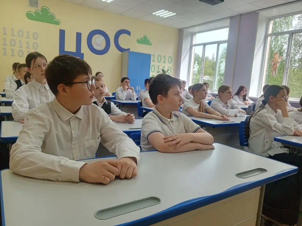 📢 В гостях у 6 «В»: встреча с командиром народной дружины  Сегодня в нашем 6 «В» классе прошла очень