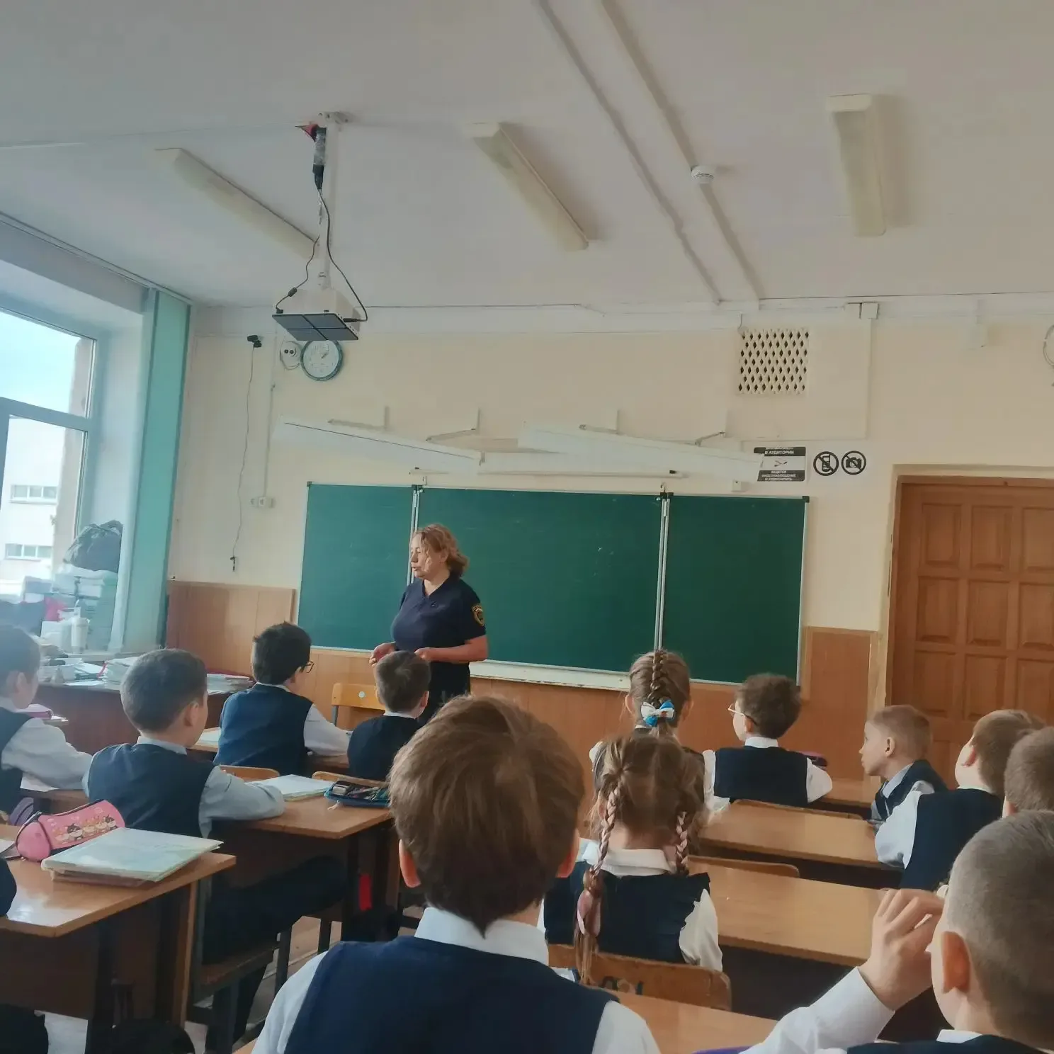 В МАОУ "Физико-математический лицей 93" в предверии майских праздников прошла информационно - пропаг