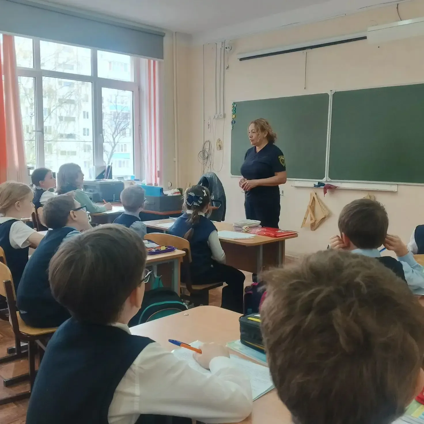 В МАОУ "Физико-математический лицей 93" в предверии майских праздников прошла информационно - пропаг