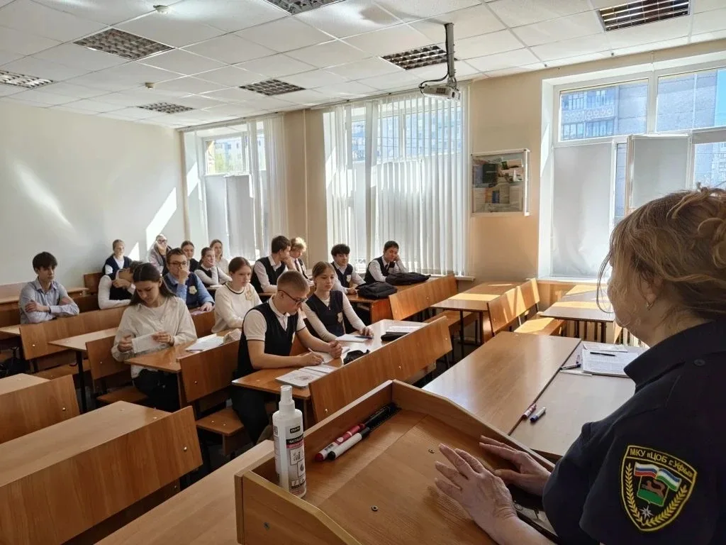 В МАОУ "Физико-математический лицей 93" в предверии майских праздников прошла информационно - пропаг