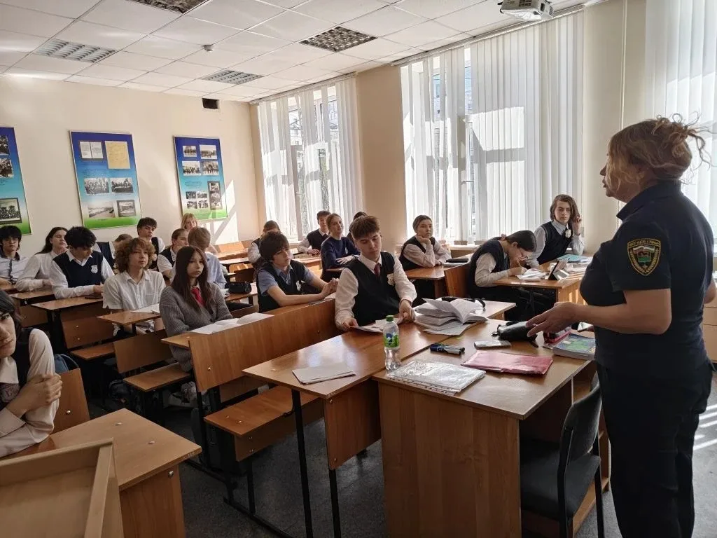 В МАОУ "Физико-математический лицей 93" в предверии майских праздников прошла информационно - пропаг