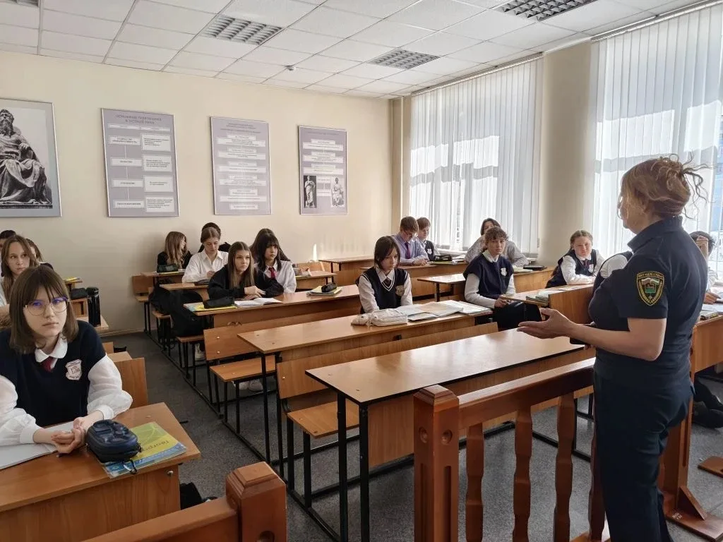 В МАОУ "Физико-математический лицей 93" в предверии майских праздников прошла информационно - пропаг