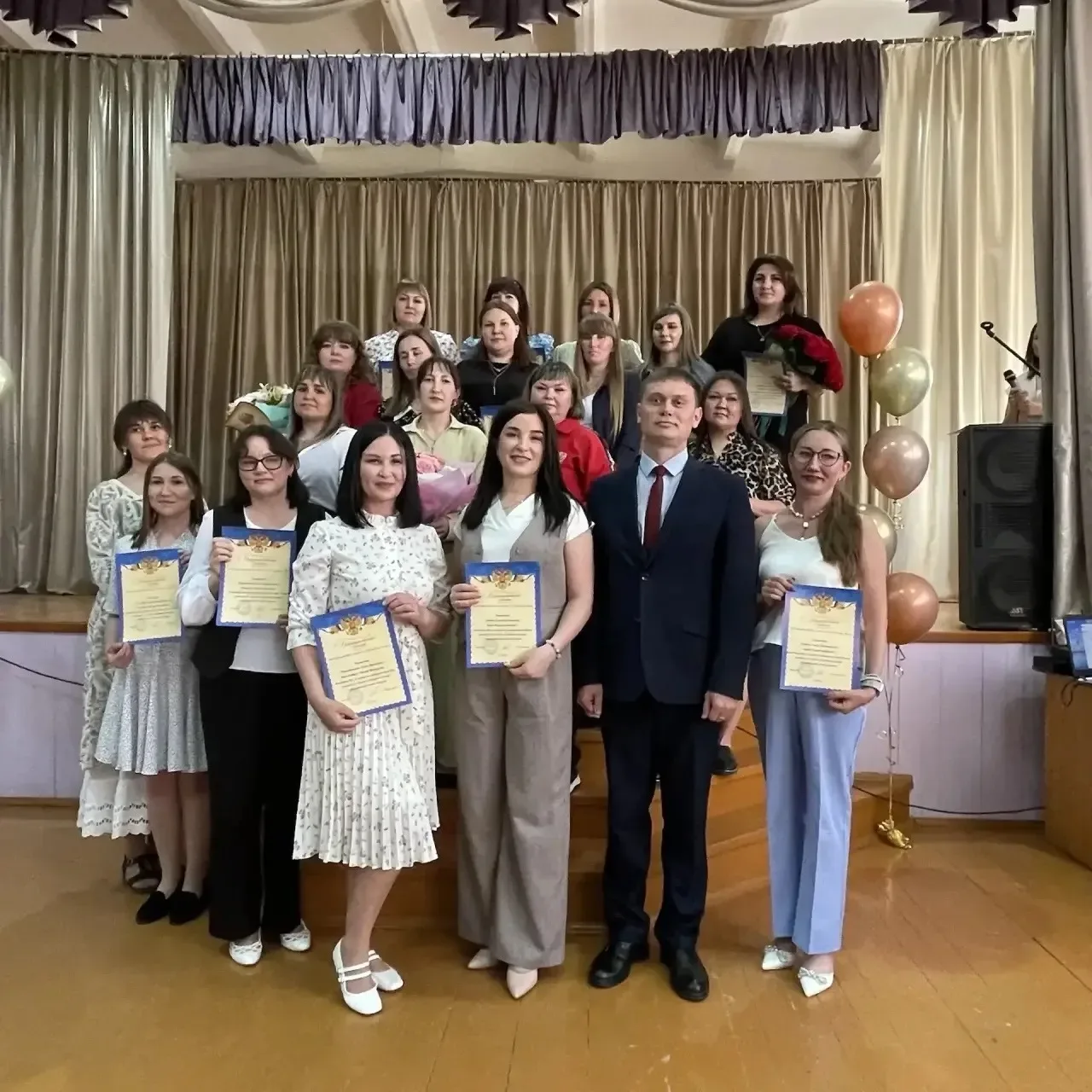 ✨ Выпускной в 4 классе: начало большого пути! ✨  Вчера в нашей школе прозвучал последний звонок для 