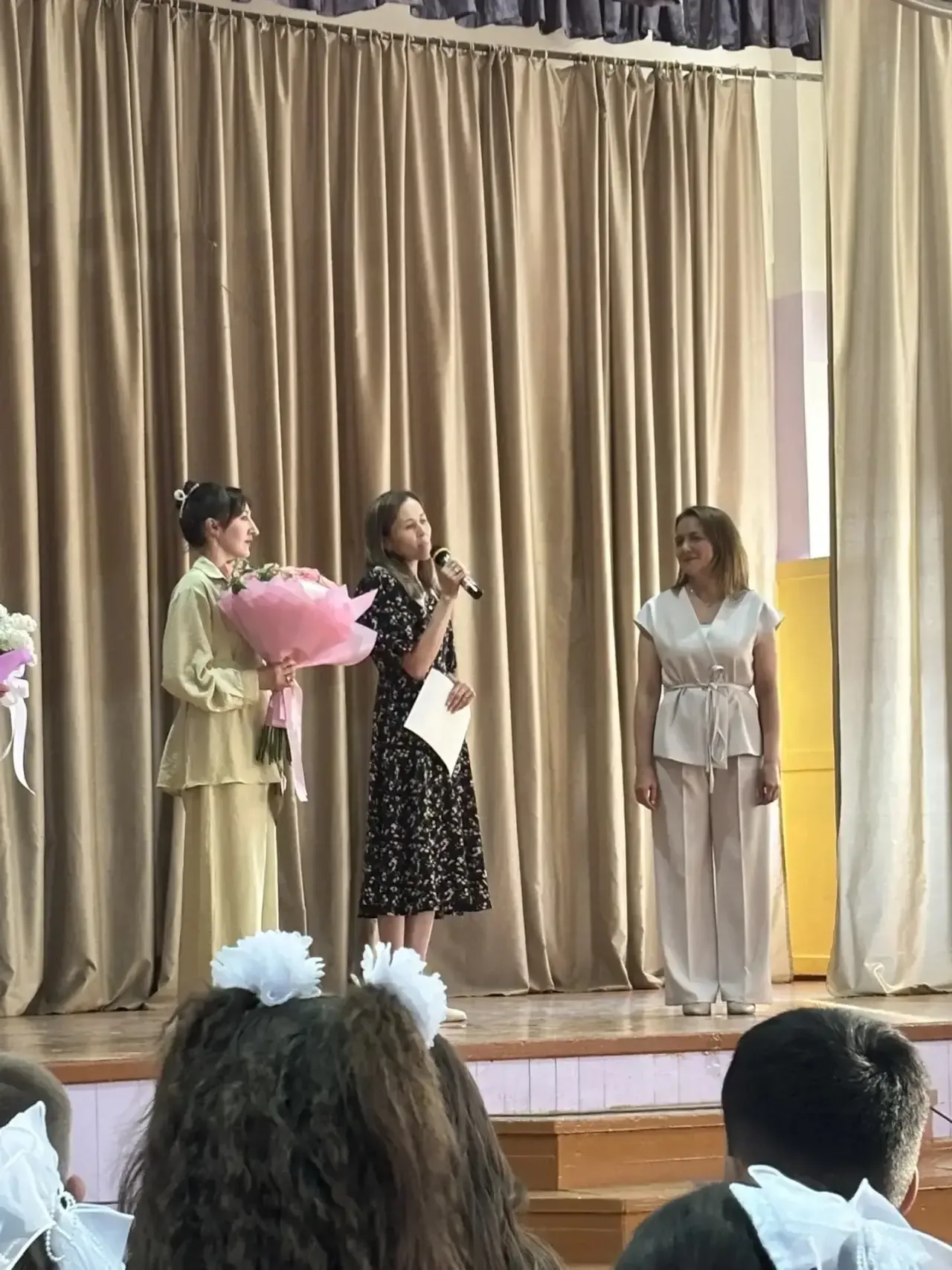 ✨ Выпускной в 4 классе: начало большого пути! ✨  Вчера в нашей школе прозвучал последний звонок для 