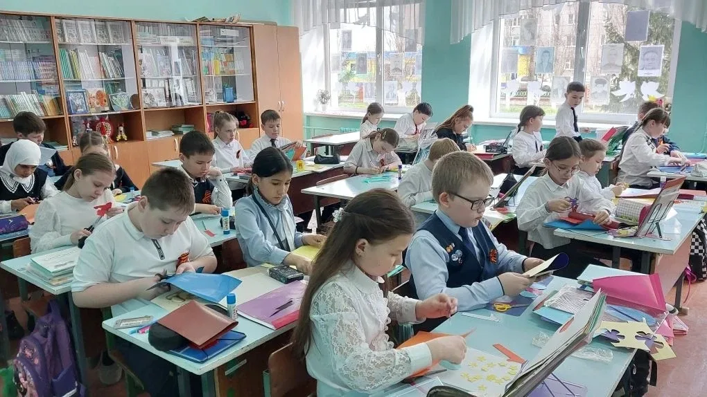1 мая в России отмечается Праздник Весны и Труда 🌸 — день, посвящённый труду, весеннему обновлению и