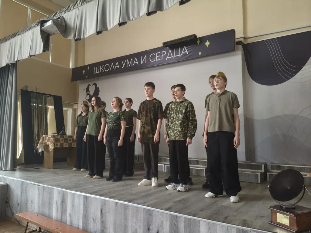 В честь Дня Победы прошли хоровые концерты в 7-8 и 9-11 классах.   Ребята вспоминали нашего выпускни