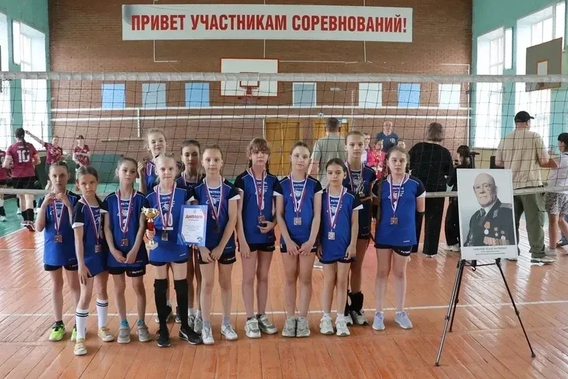 16 мая в спортивном зале школы №12 с целью патриотического воспитания подрастающего поколения прошëл