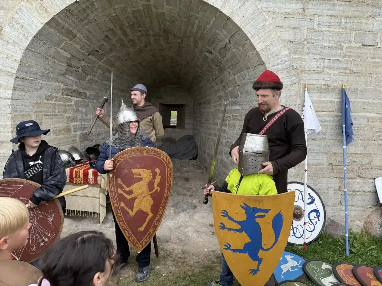 «Не просто урок, а погружение в эпоху!🏰»  14 мая учащиеся 5А класса посетили один из древнейших архи