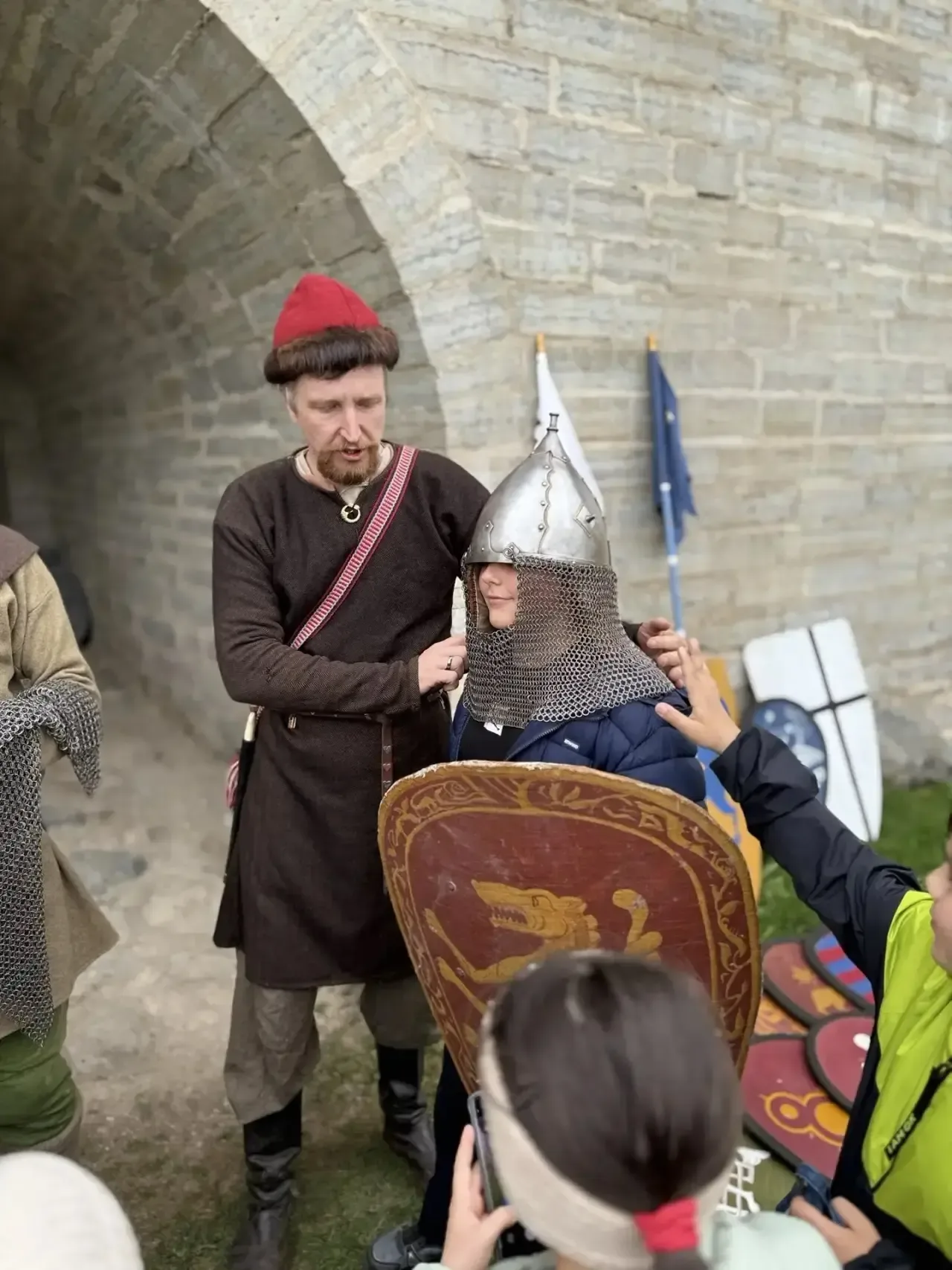 «Не просто урок, а погружение в эпоху!🏰»  14 мая учащиеся 5А класса посетили один из древнейших архи