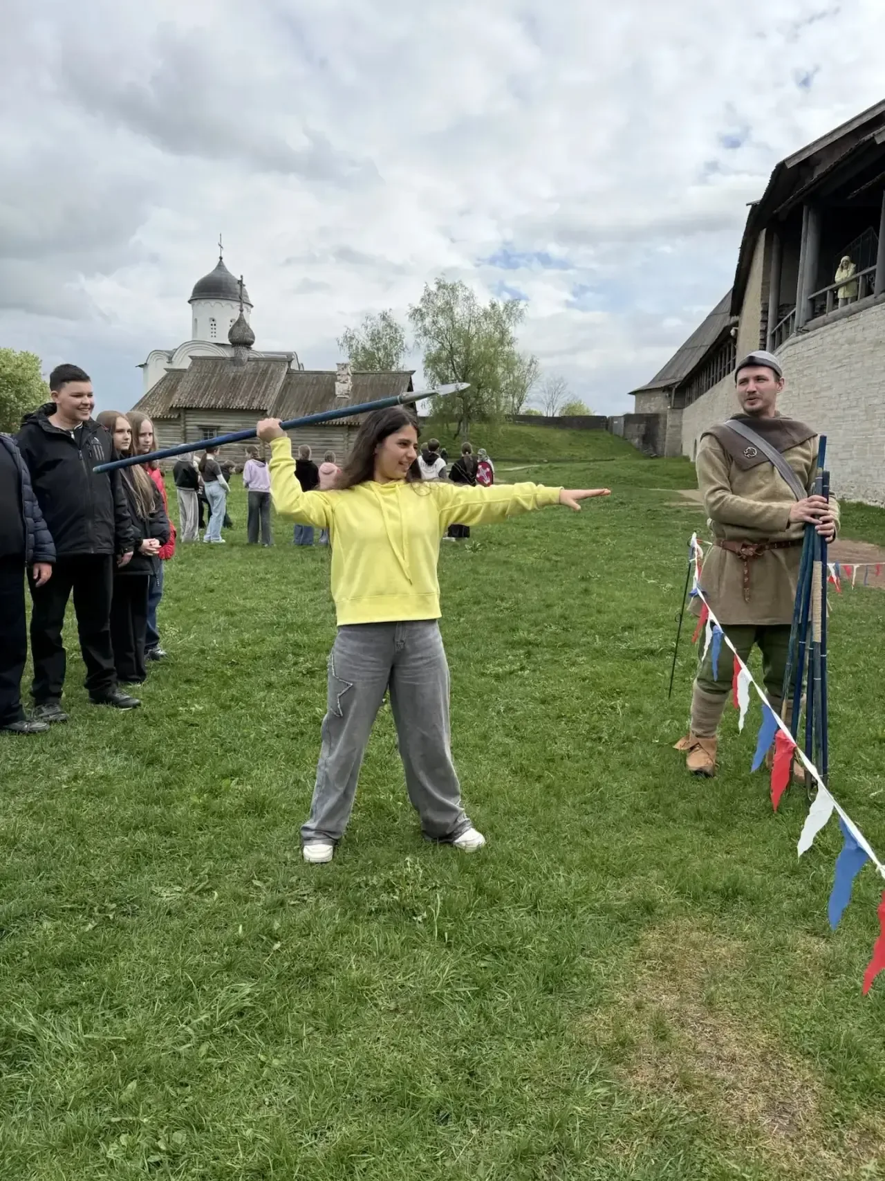 «Не просто урок, а погружение в эпоху!🏰»  14 мая учащиеся 5А класса посетили один из древнейших архи