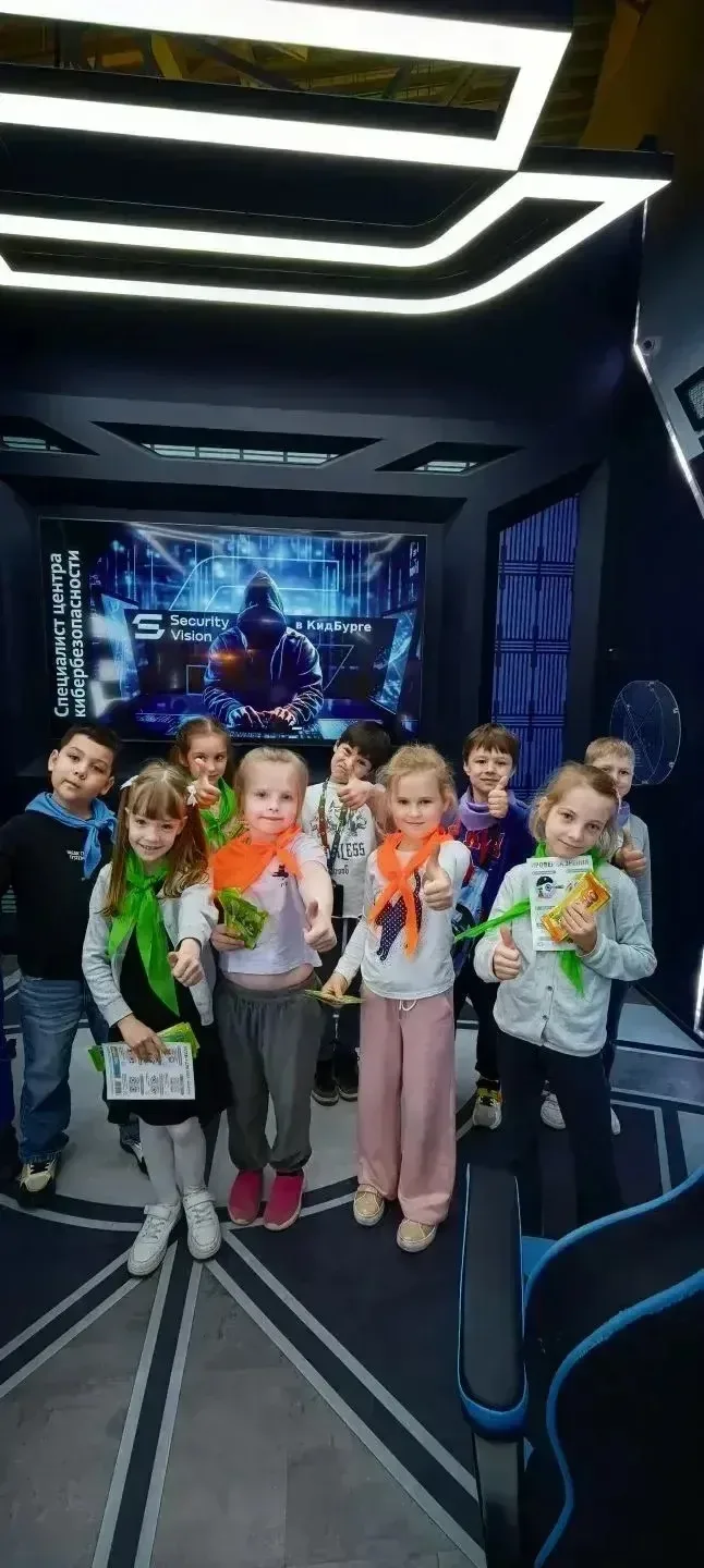 🧸🚒 Профессия с пелёнок: как наши первые классы покоряли Кидбург!  12 мая учащиеся 1 «А» и 1 «Д» клас