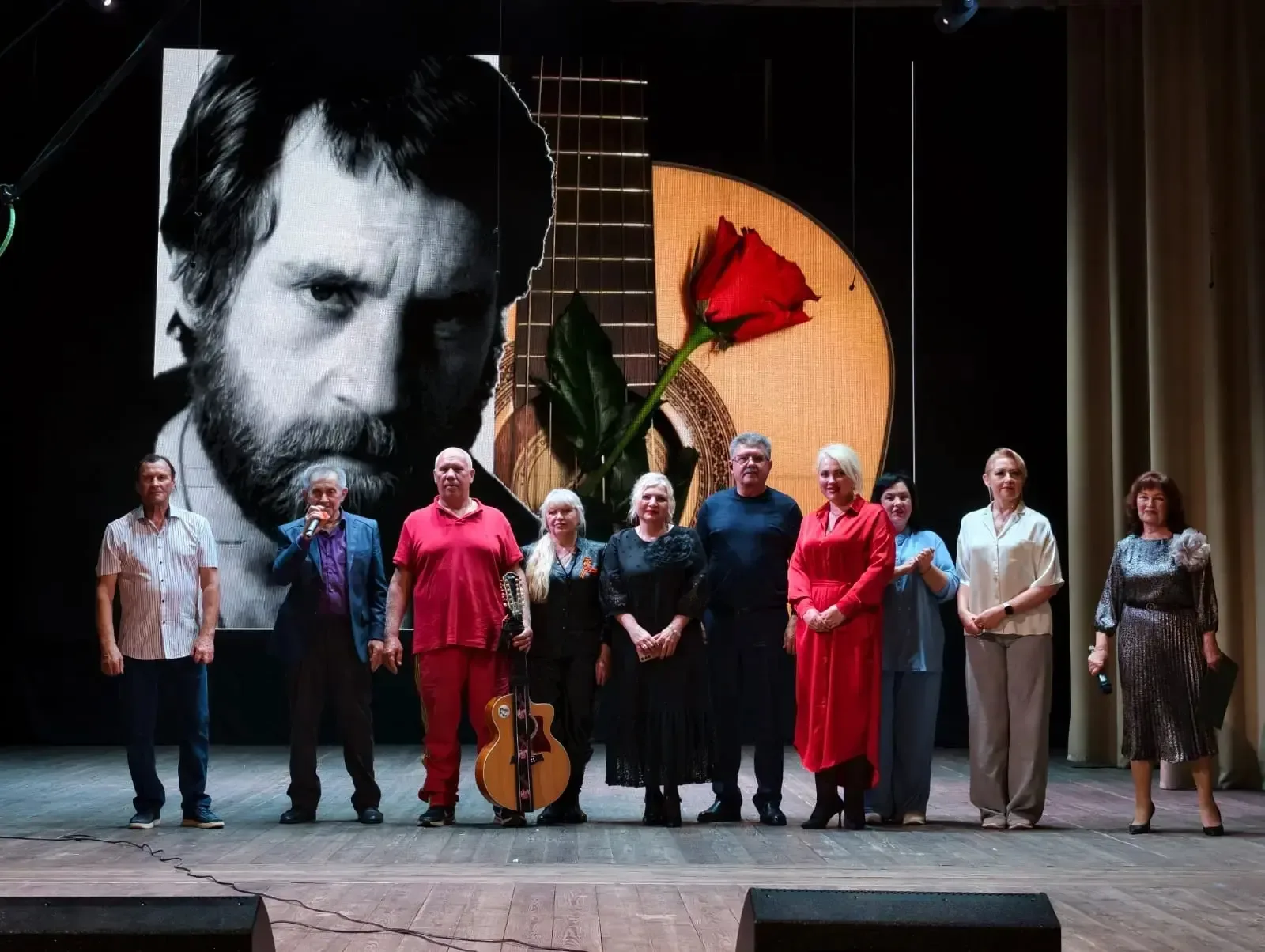 🎸В Доме культуры станицы Динской с успехом прошёл творческий вечер гостя из города Волгограда Владим