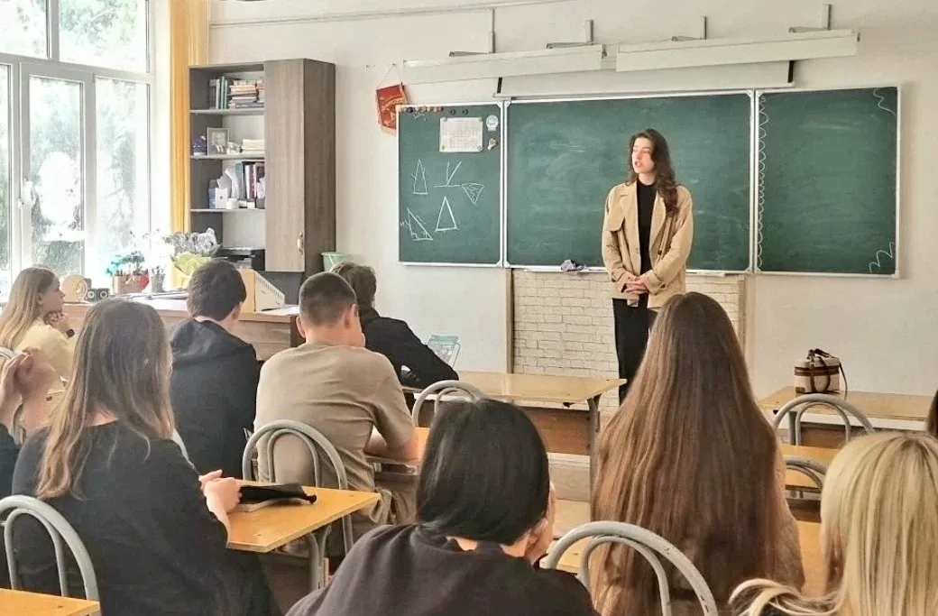 Учащиеся школы №20 поселка Агроном приняли участие во встрече с Верой Файдыш, инспектором отдела по 