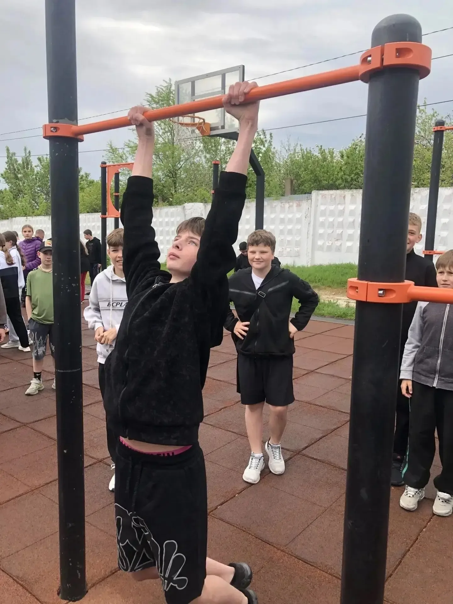 Спортивная честь корпуса: 6в класс на «Президентских состязаниях»  12 мая на стадионе «Юность» прошё