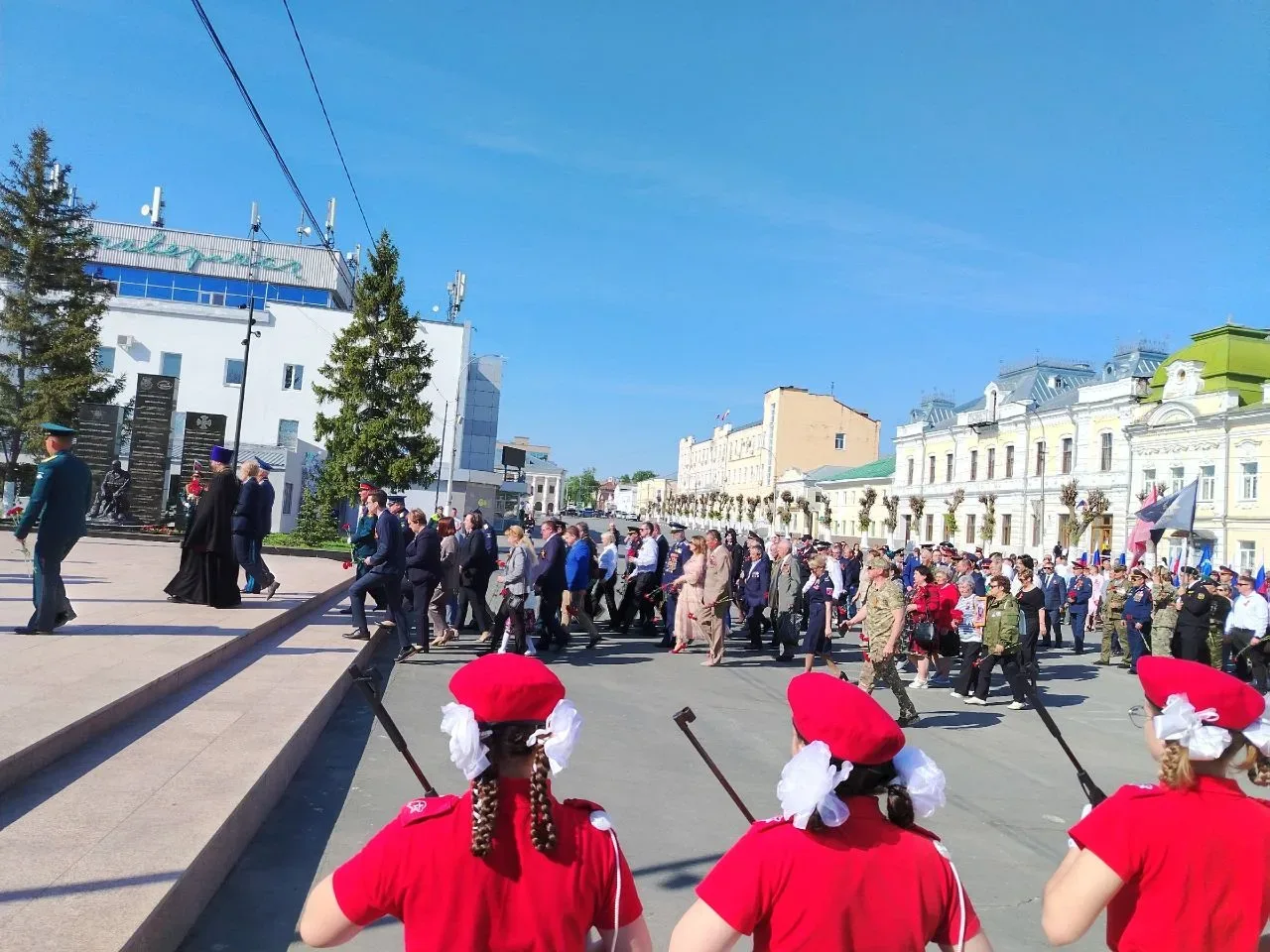 🇷🇺ЮНАРМИЯ В ДЕЙСТВИИ🇷🇺  🎖️ 🌸 9 Мая: помним и чтим! 🌸🎖️   Юнармейцы  7 «А» под руководством Кочерягин