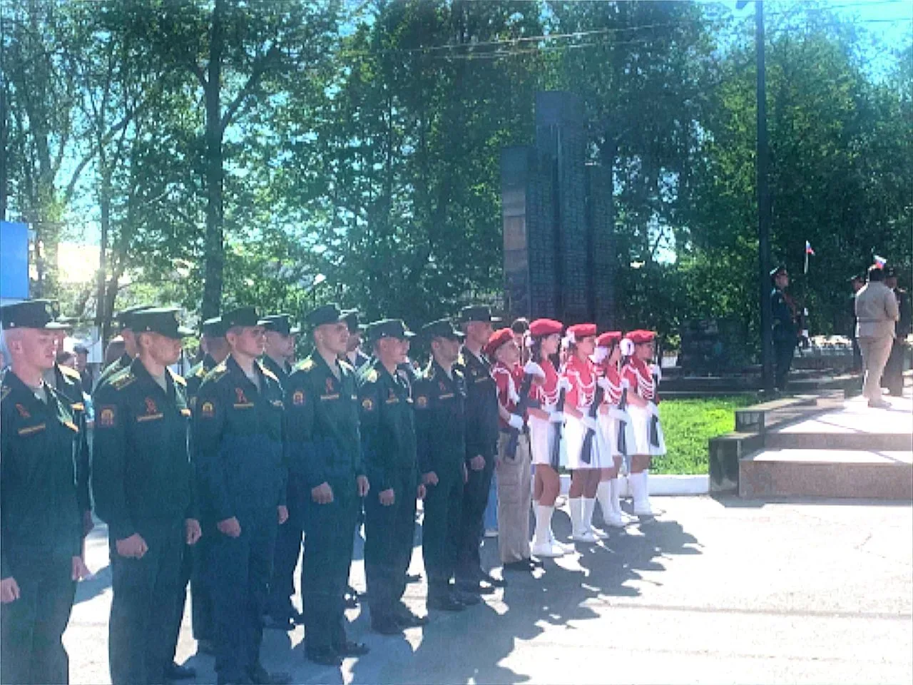 🇷🇺ЮНАРМИЯ В ДЕЙСТВИИ🇷🇺  🎖️ 🌸 9 Мая: помним и чтим! 🌸🎖️   Юнармейцы  7 «А» под руководством Кочерягин