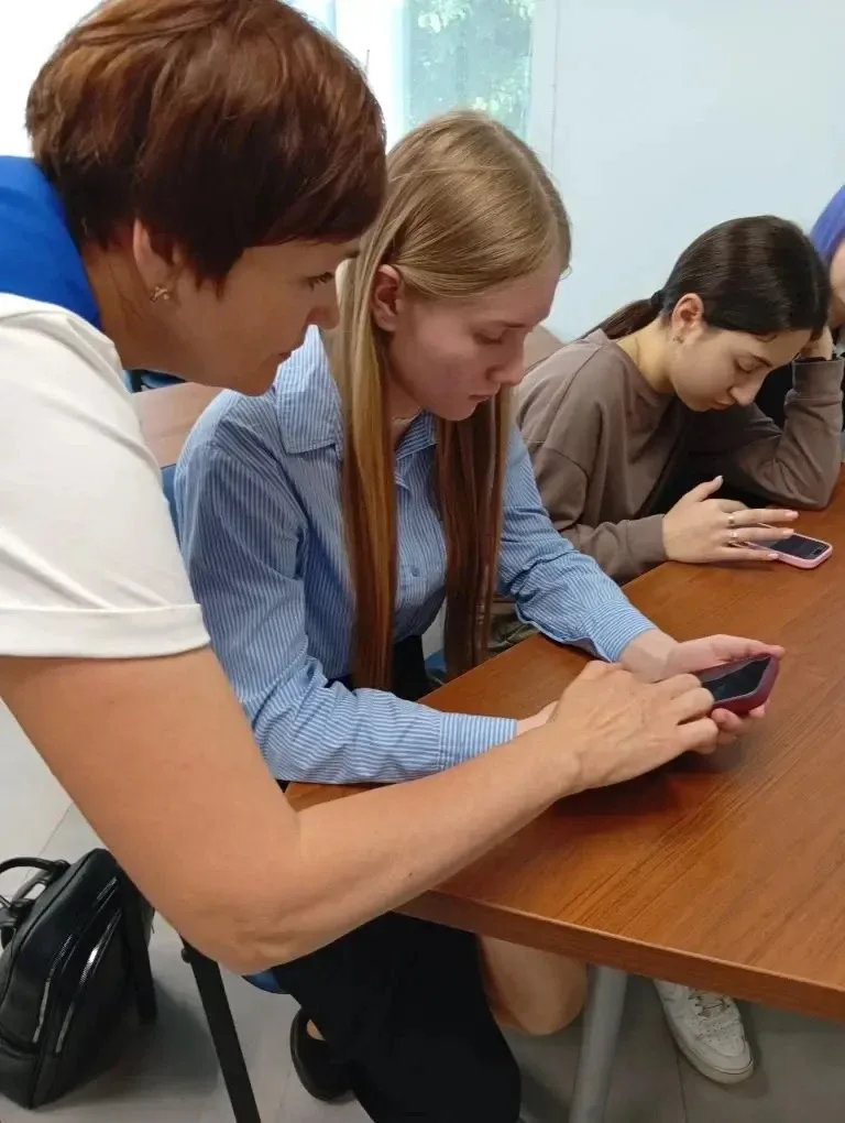 18.05.2026 ученики 10 в класса с классным руководителем  посетили экскурсию в Центр занятости Калини