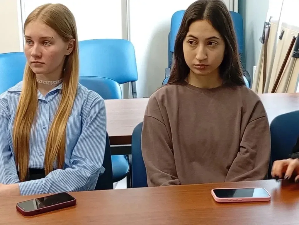 18.05.2026 ученики 10 в класса с классным руководителем  посетили экскурсию в Центр занятости Калини
