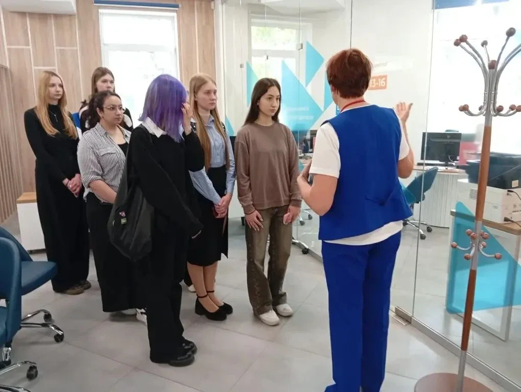18.05.2026 ученики 10 в класса с классным руководителем  посетили экскурсию в Центр занятости Калини