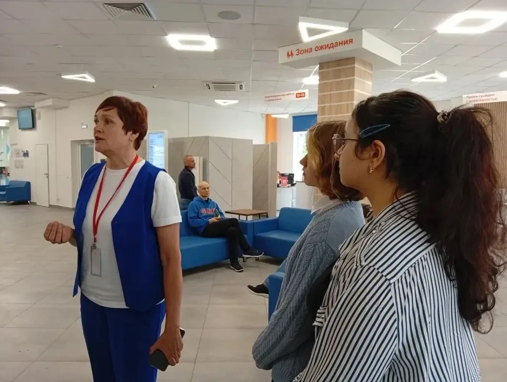 18.05.2026 ученики 10 в класса с классным руководителем  посетили экскурсию в Центр занятости Калини