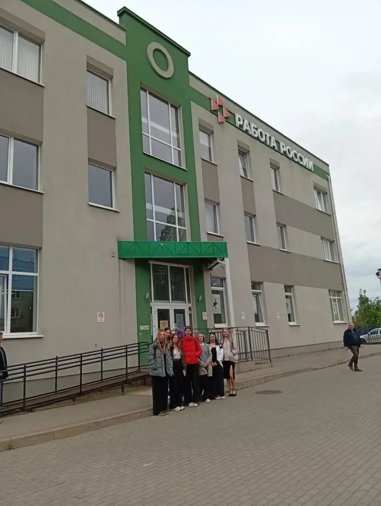 18.05.2026 ученики 10 в класса с классным руководителем  посетили экскурсию в Центр занятости Калини