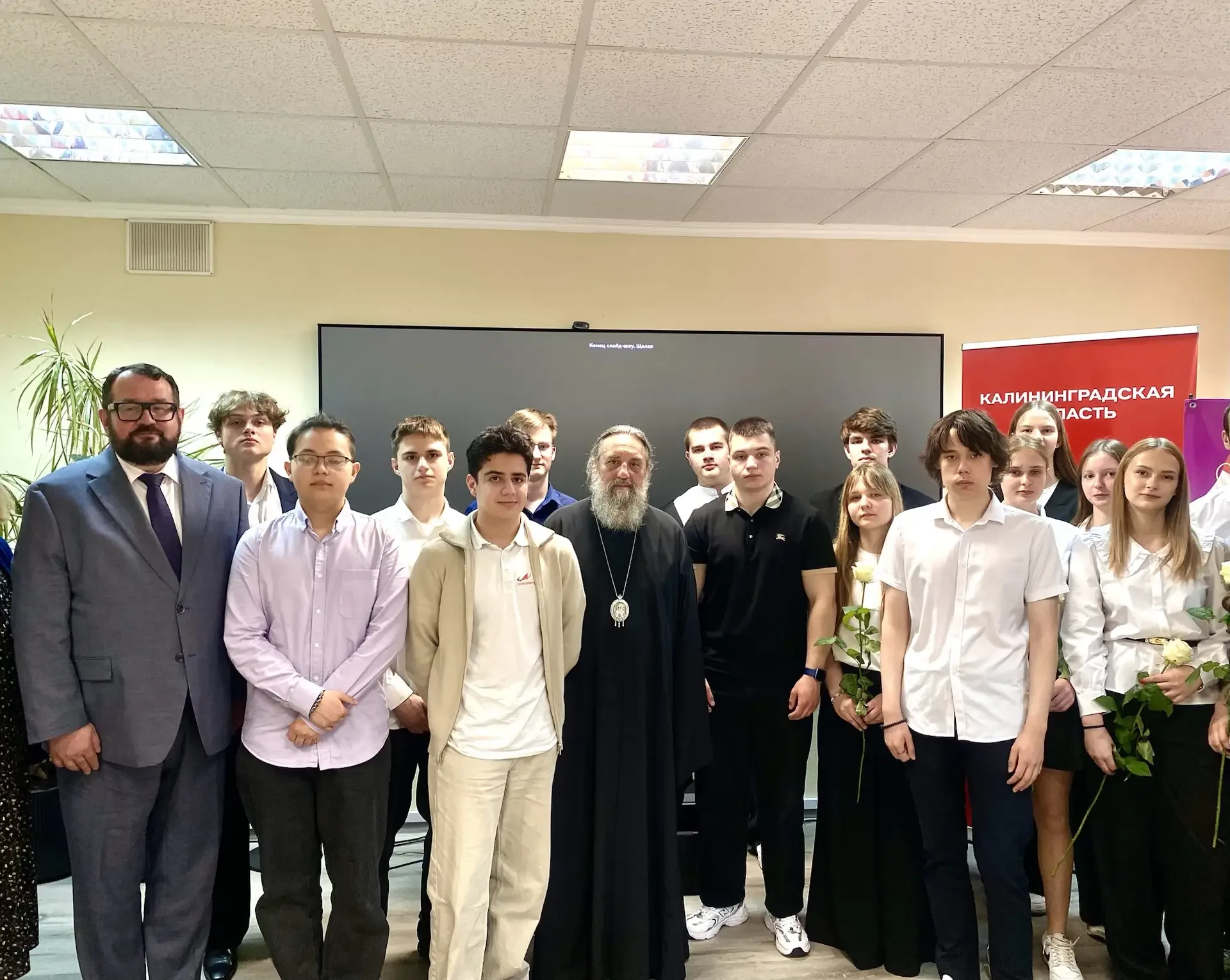 ✨ Важная встреча: в школе побывал митрополит Балтийский и Светлогорский Серафим ✨  Дорогие ученики, 
