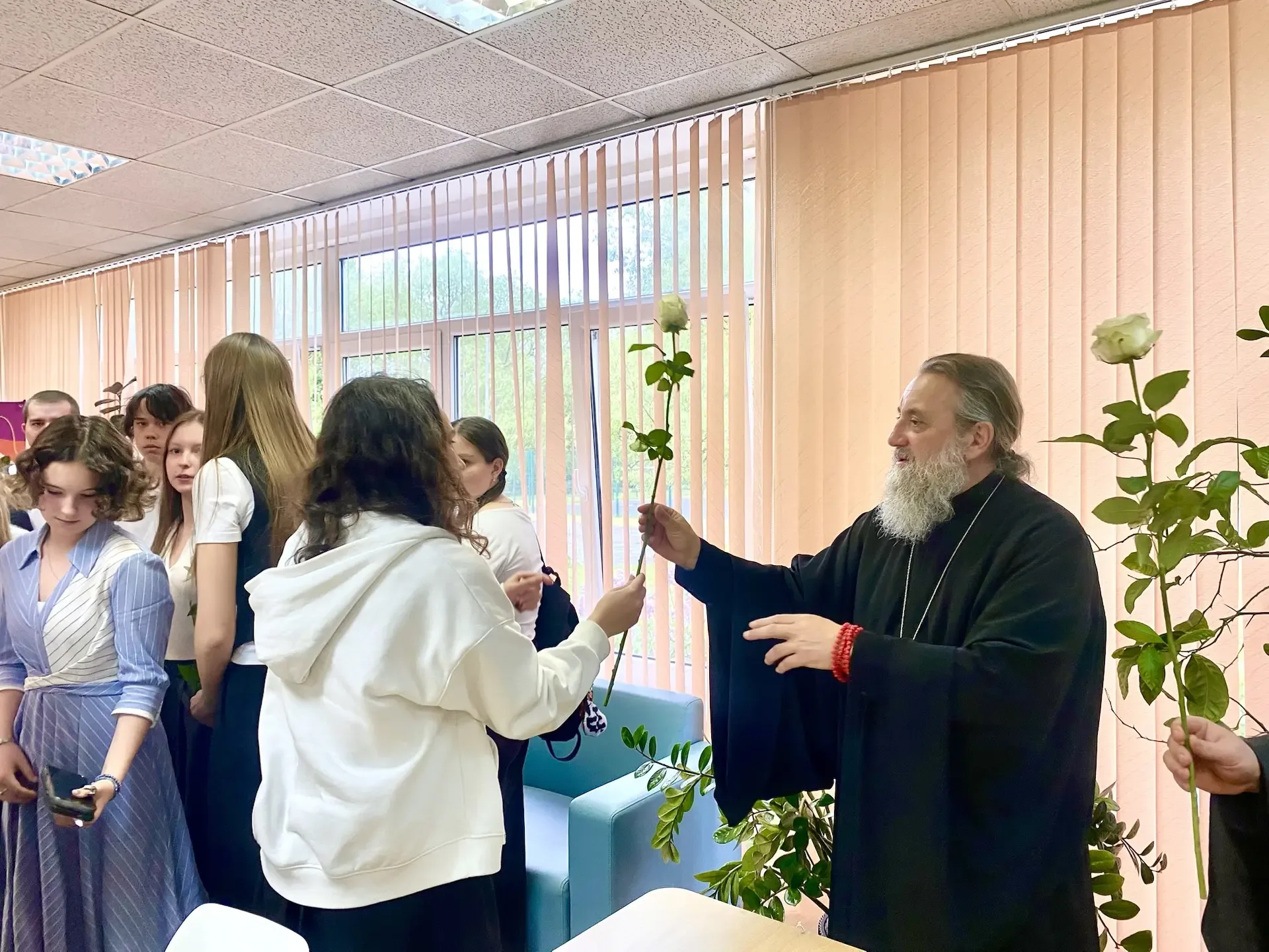 ✨ Важная встреча: в школе побывал митрополит Балтийский и Светлогорский Серафим ✨  Дорогие ученики, 