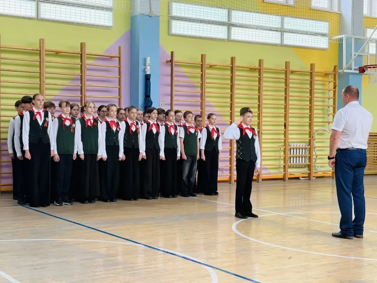 ✨Смотр строя и песни   5–6 мая в нашей школе прошёл традиционный Смотр строя и песни среди учащихся 