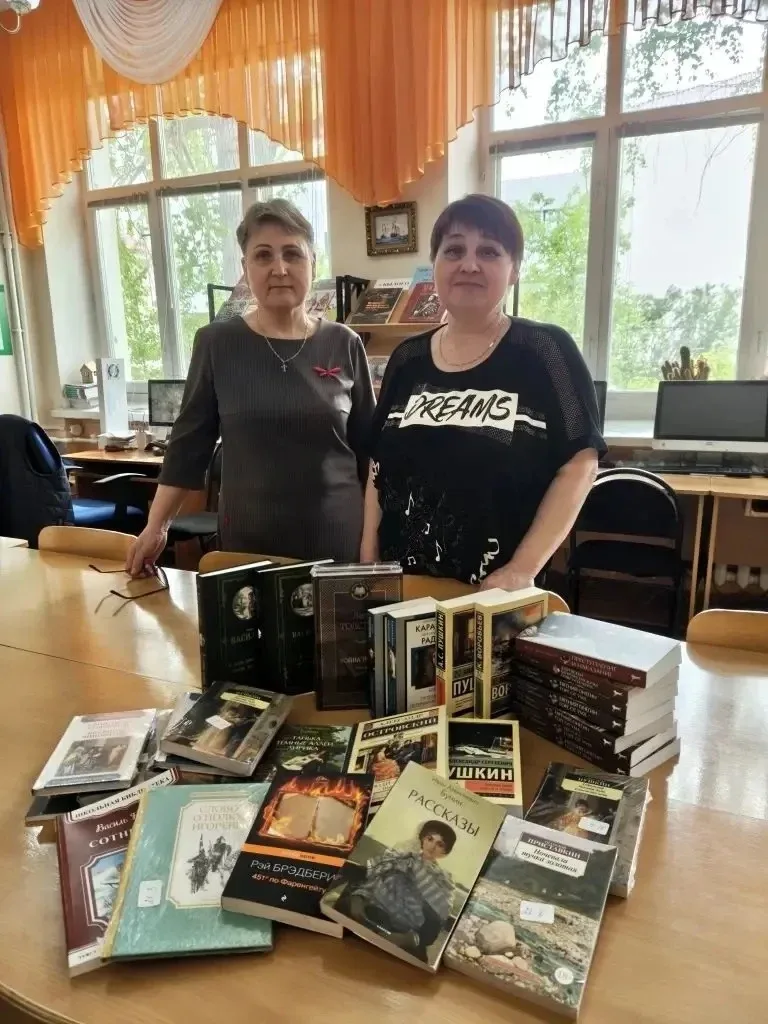 📚Огромное спасибо родителям наших выпускников 11-х классов за чудесный подарок — новые книги для шко