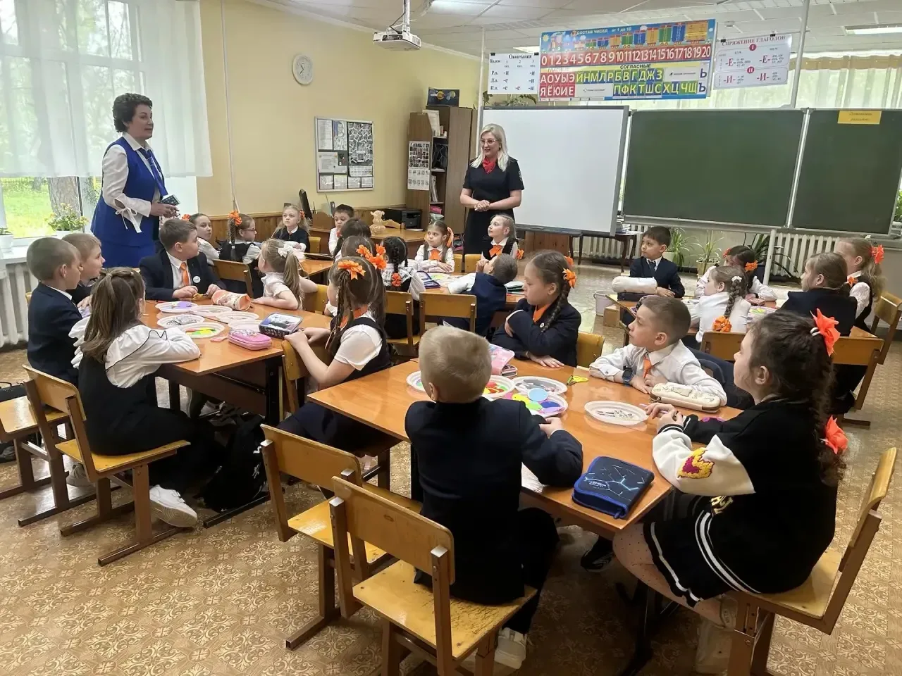 В лицее №2 Бугульмы провели урок безопасности дорожного движения в преддверии летних каникул🚲  В МБО