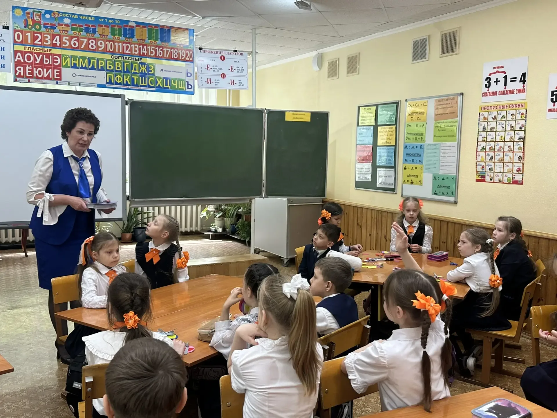 В лицее №2 Бугульмы провели урок безопасности дорожного движения в преддверии летних каникул🚲  В МБО