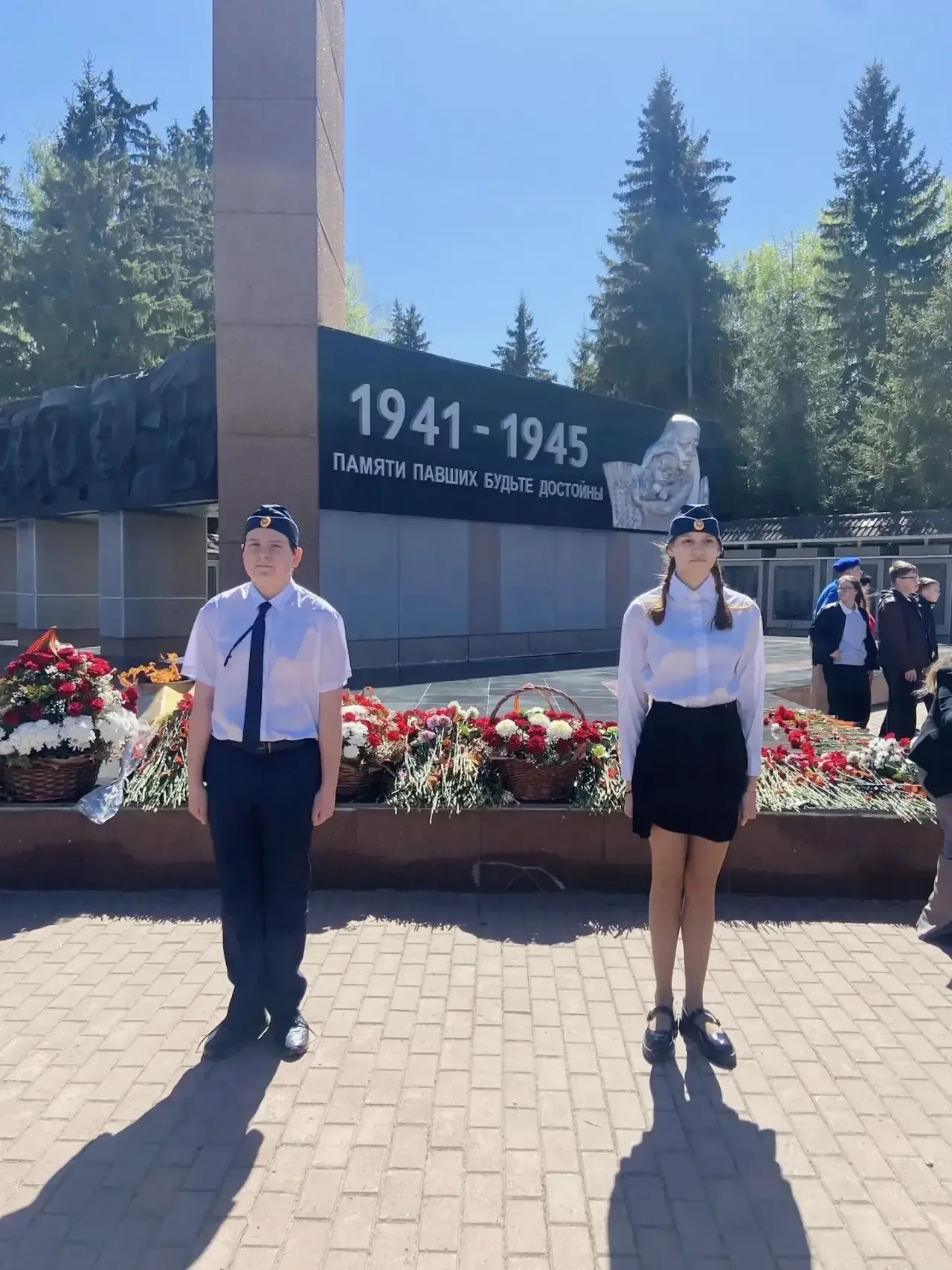 🌟 Сегодня учащиеся 7-х классов приняли участие в торжественной Вахте Памяти у Вечного огня. Для ребя