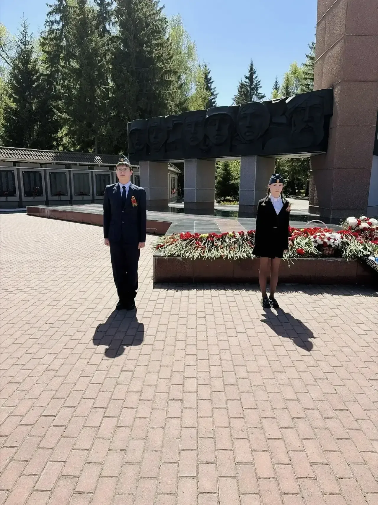 🌟 Сегодня учащиеся 7-х классов приняли участие в торжественной Вахте Памяти у Вечного огня. Для ребя