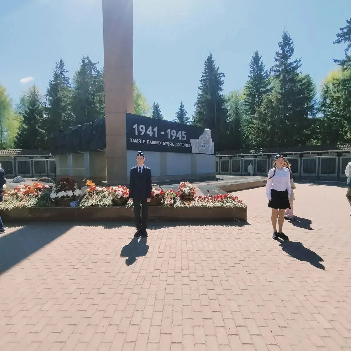 🌟 Сегодня учащиеся 7-х классов приняли участие в торжественной Вахте Памяти у Вечного огня. Для ребя
