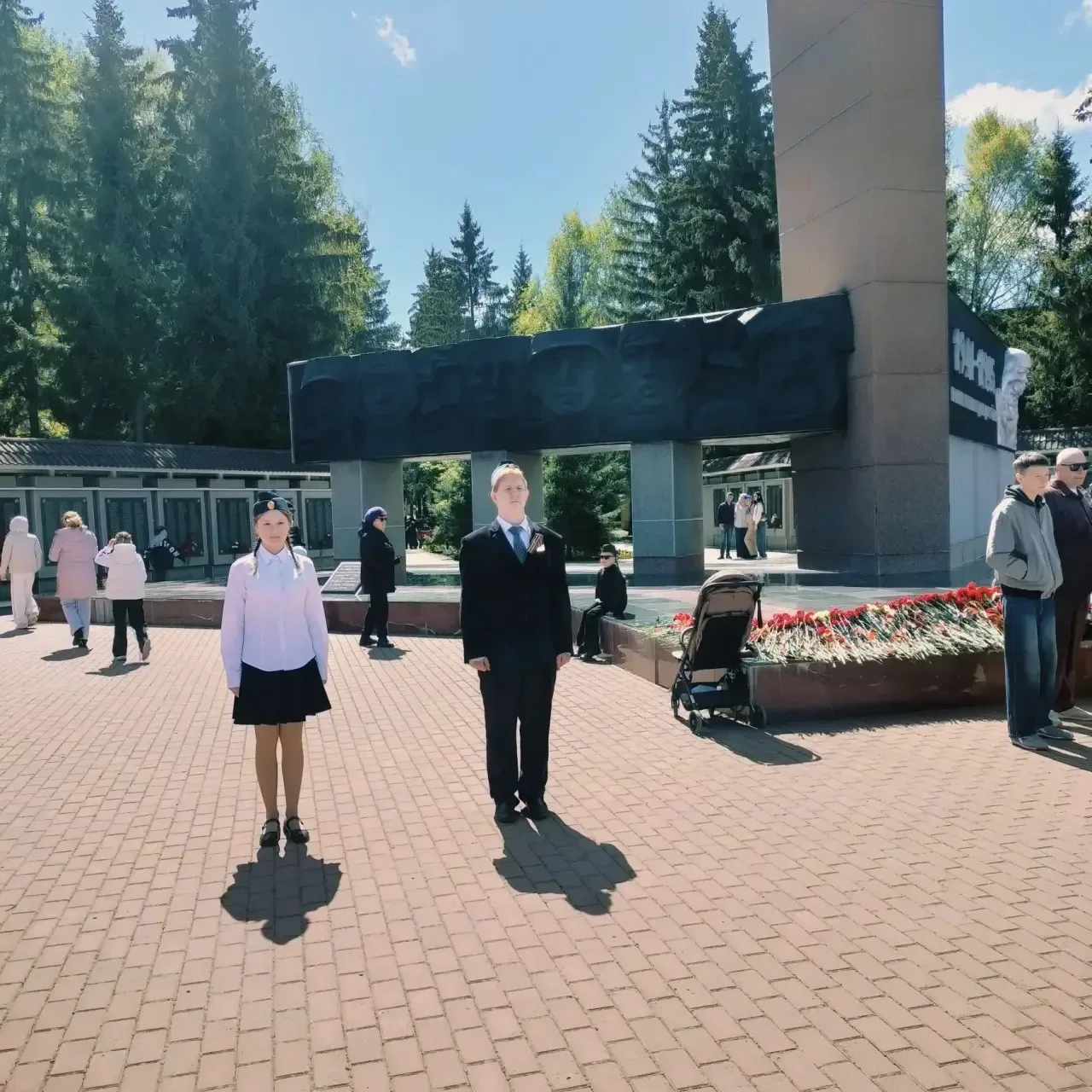 🌟 Сегодня учащиеся 7-х классов приняли участие в торжественной Вахте Памяти у Вечного огня. Для ребя